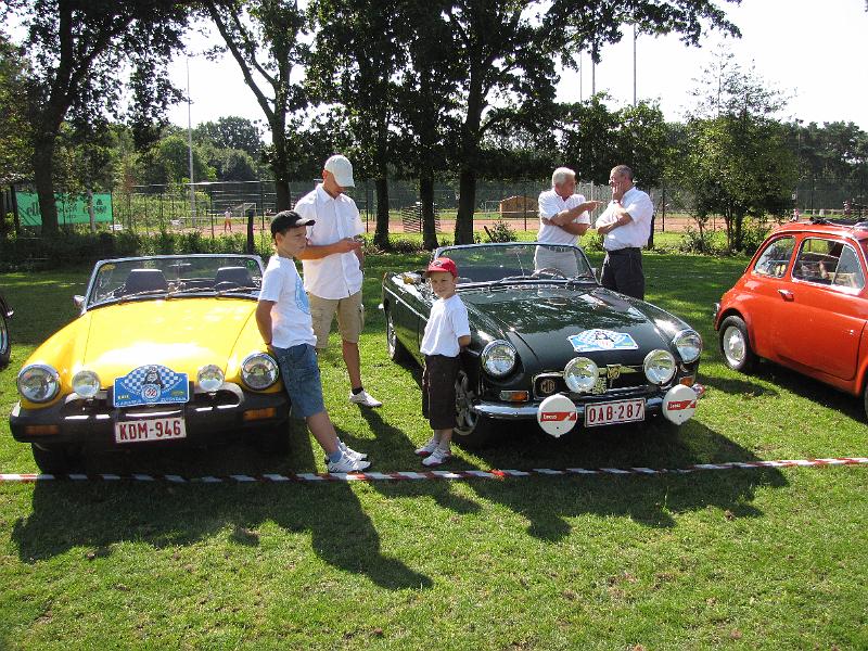Het bestuur heeft dit uitstekend gezegd, SHOW EN SHINE, en dit alles onder een blakende zon op de locatie De Blookberg te Zutendaal (12).JPG